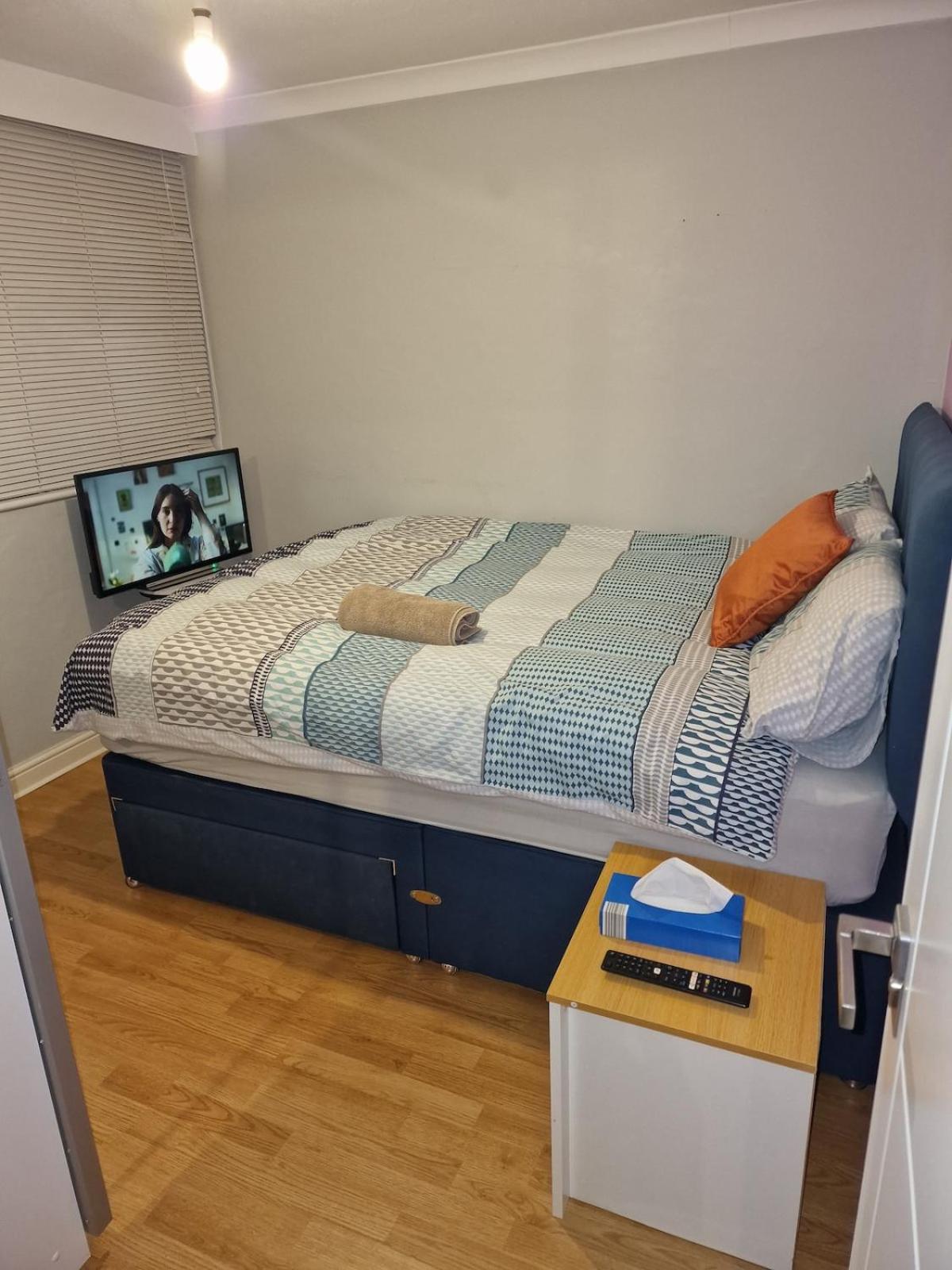 Nightrest Homes Hemel Hempstead Smart Tv In Each Room - Parking Zewnętrze zdjęcie